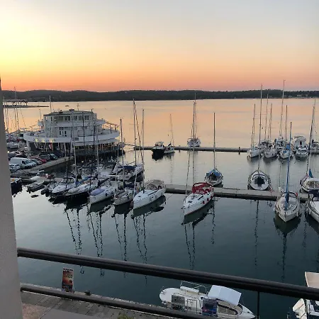 Center Seaview 아파트 풀라