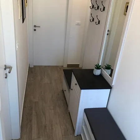 Center Seaview Apartment *